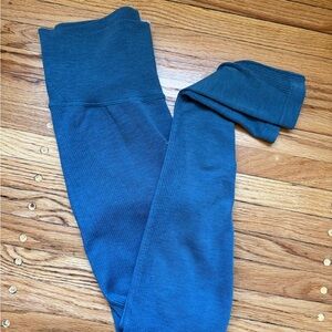 Lululemon textured tights size 8.